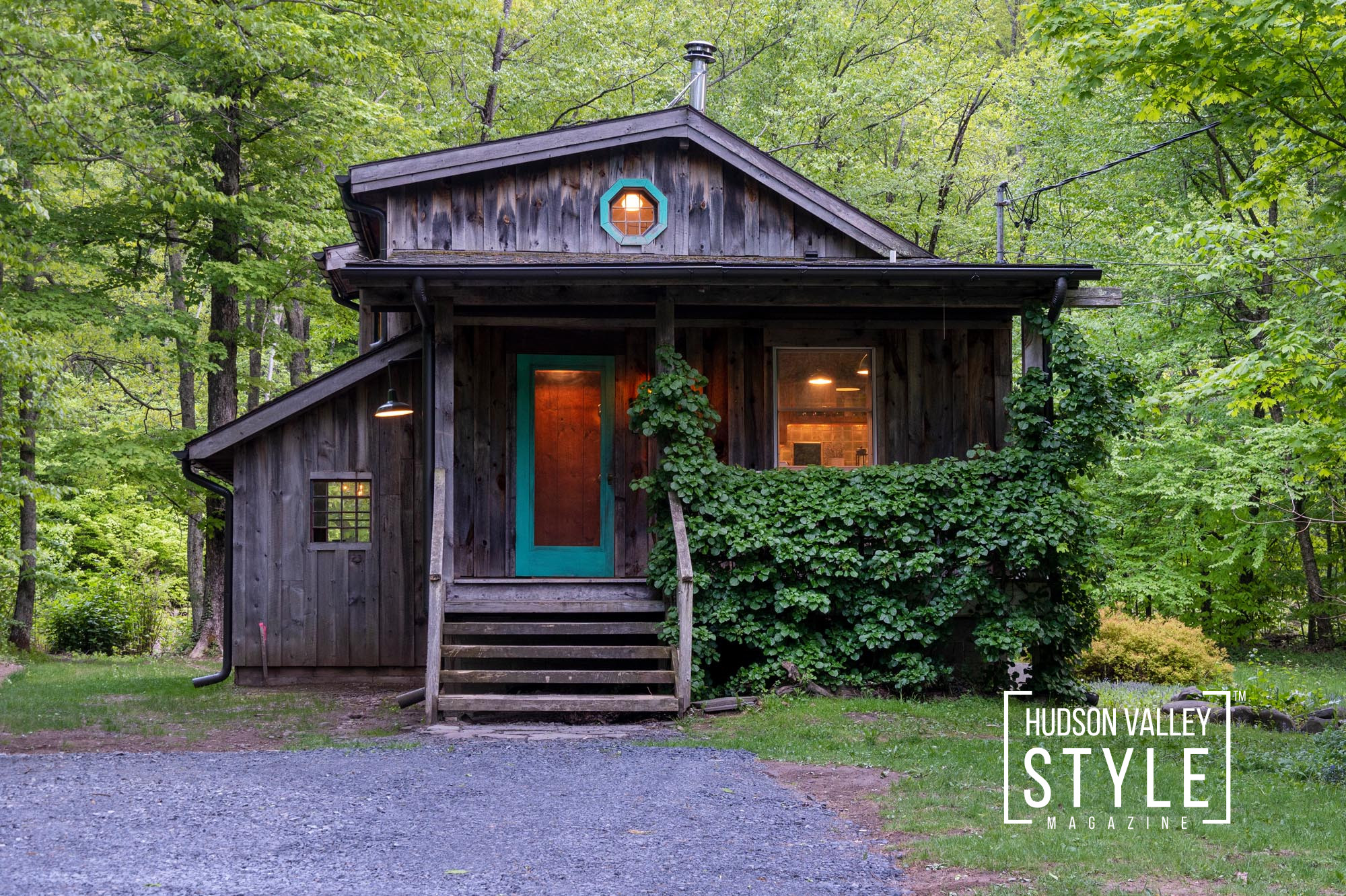 Discover Chic Modern Rustic Airbnb Cabin by the Stony Clove Creek in Catskills – Airbnb Photography by Maxwell Alexander / ALLUVION MEDIA