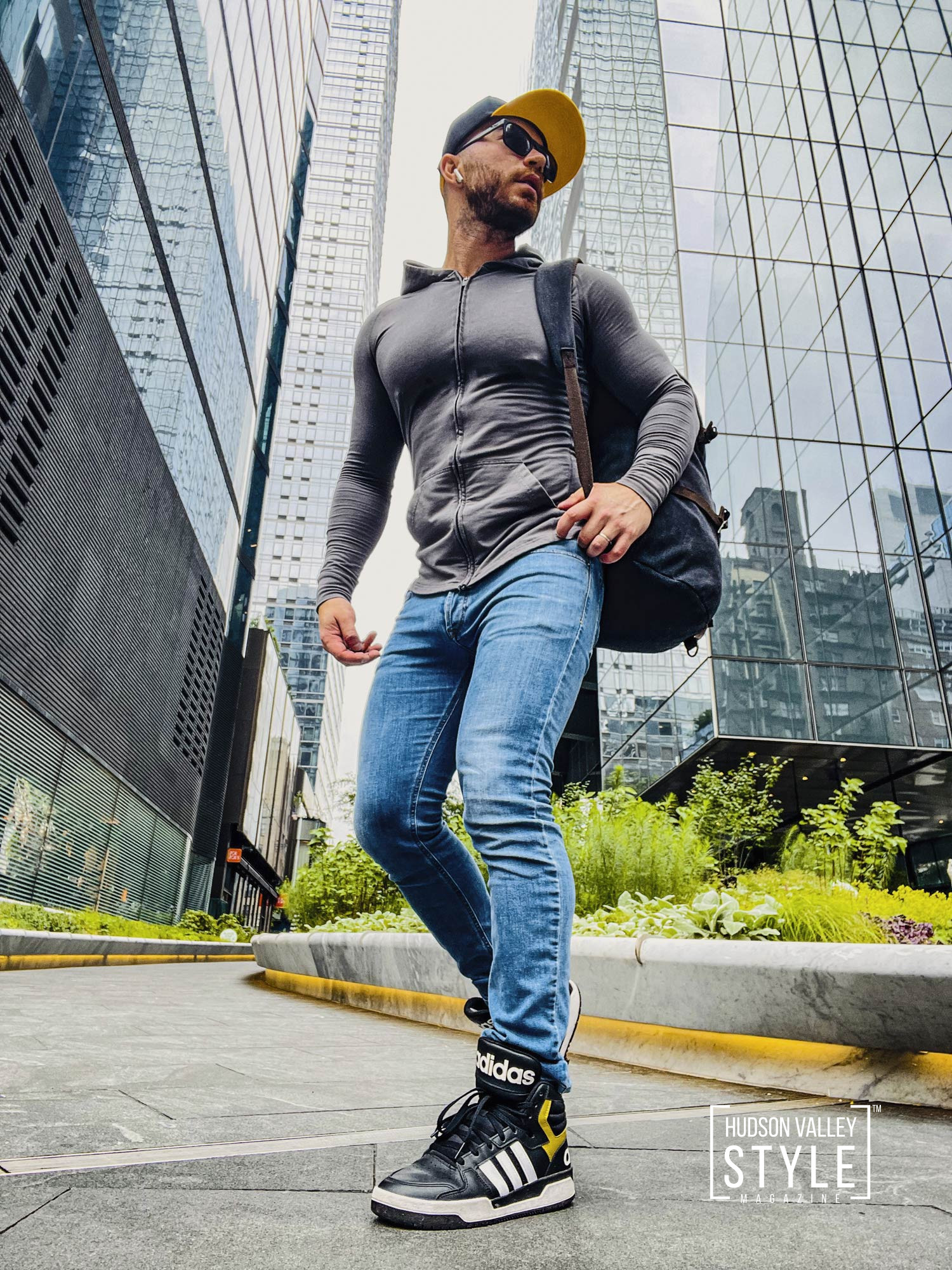 Here is a Perfect Gym Bag for Classy New Yorkers – Fitness Model/ Photographer Maxwell Alexander