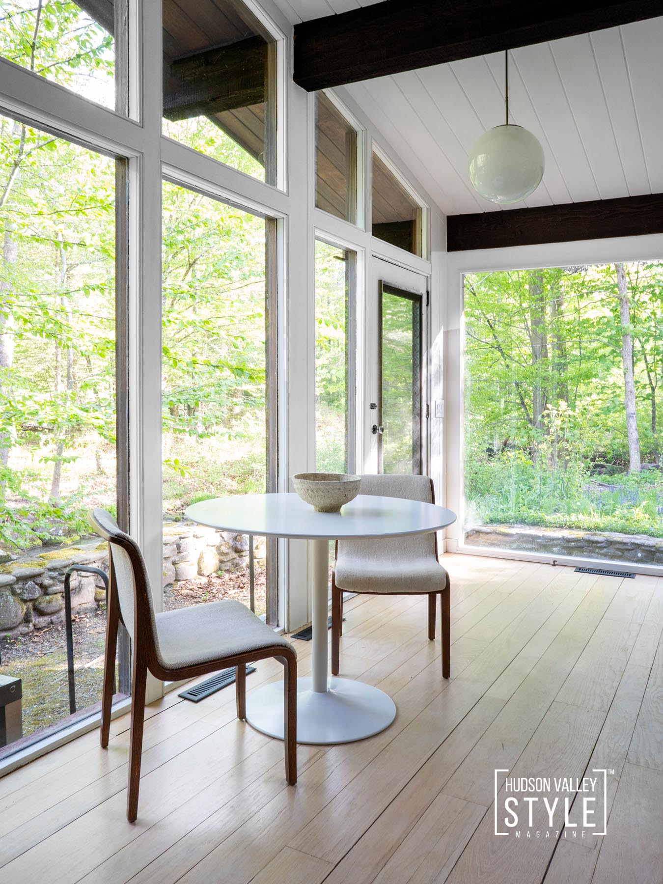 Stay in the Modern Airbnb Cabin by a Creek in Catskills – Airbnb Photography by ALLUVION MEDIA – Presented by ALLUVION VACATIONS – The Best Vacation Rental Management in Hudson Valley