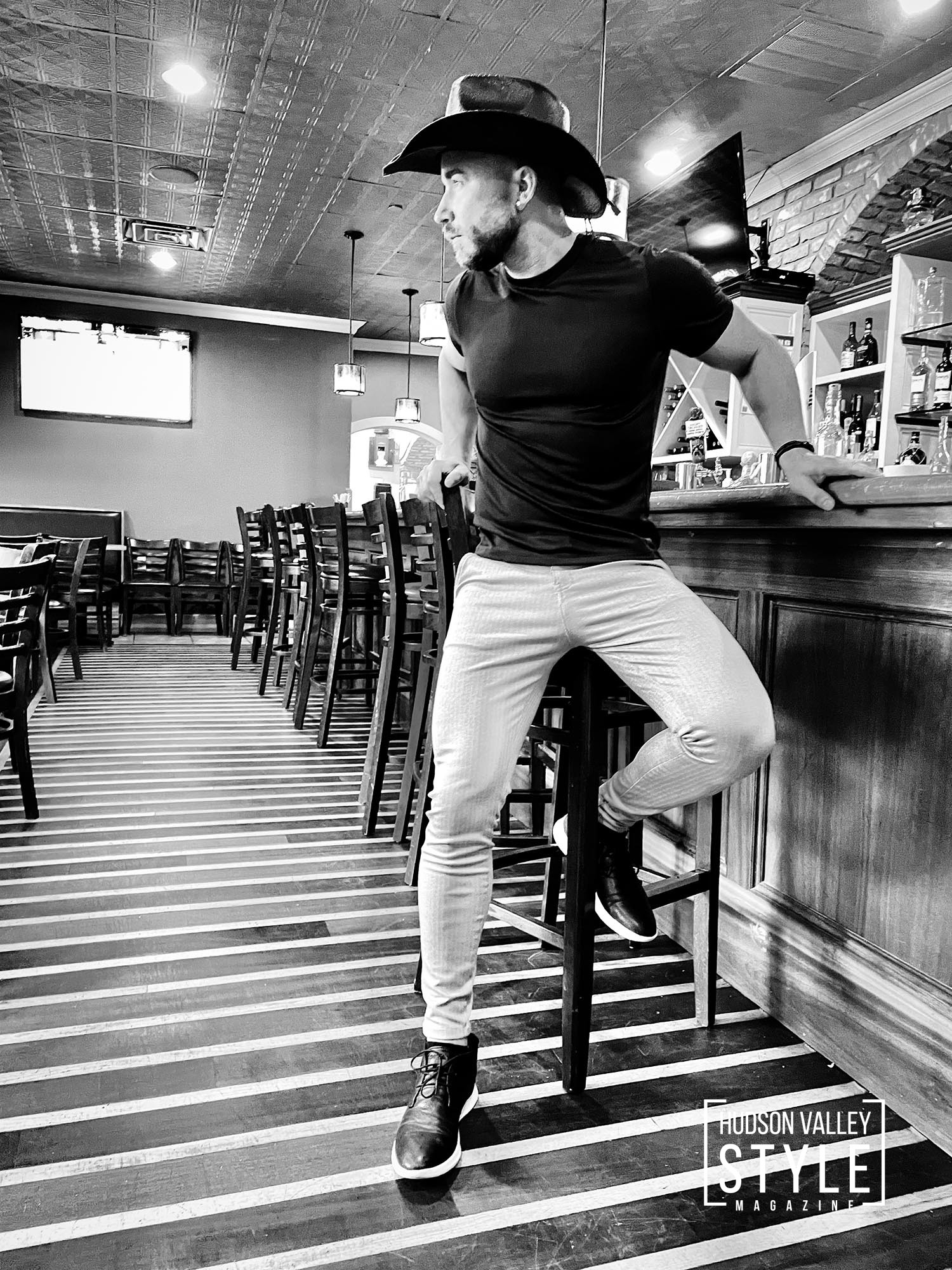 Modern Cowboy: Sport a Sexy Look with a Cowboy Hat, Muscle Fit T-Shirt, and Ultra-Skinny Stretchy Chinos – Men's Style 101 with Fitness Model Maxwell Alexander
