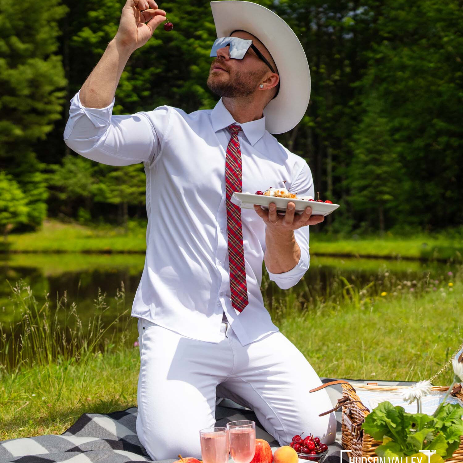 Picnic Perfection in the Hudson Valley: A Guide with Maxwell Alexander – LGBTQ Travel in the Hudson Valley and Catskills – Luxury Hospitality Lifestyle Photography by Alluvion Media – Presented by Alluvion Vacations